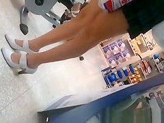 Sexy Mamma's Legs and upskirt