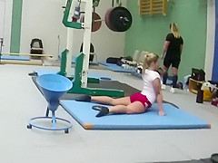 Hot weightlifter hotty during workout