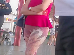 Woman in colorful leggings cameltoe