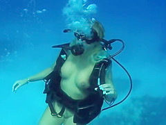 Jenny Scordamaglia Scuba diving bare in Tulum Mexico