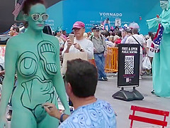 Bodypainting on the intimate parts of honeys - World Bodypaint