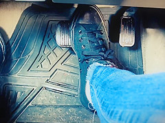 Pedal pumping during the time that masturbating