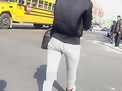 SLENDER OUT HERE FLEXING HAWT LIL AZZ