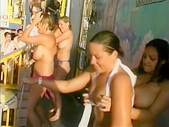 [HD] The battle of the larger bra buddies