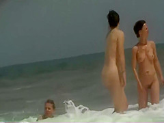 VALUABLE LOVE BUBBLES ON THE BEACH