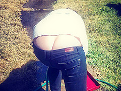 candid buttcrack shows in dark jeans