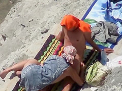 2 Naked Beach Couples Handjobs Voyeur Serie 23