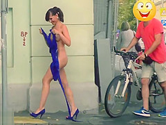 Hidden Livecam Captures Jeny Getting Undressed in Public