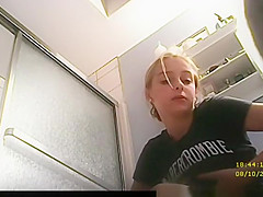 Legal Age Teenager pulls down her shorts and takes a pee