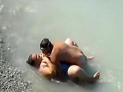 Plump cutie screwed in the water