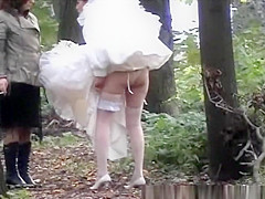 Outdoor hidden bride pee