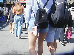 BootyCruise: Wharf Livecam 2019-13: Cocky Tourists On Parade