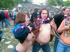 Nicki Minaj Teat slide