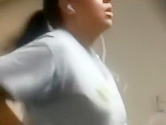 Spying a hawt cutie running on a treadmill