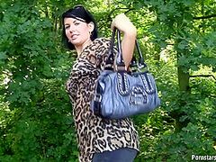 Rihanna Samuel in Handjob2011-07-04 1920