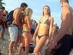 Embarrassed beauty's wazoo just got grabbed