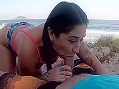Gata Fode Em Publico Na Beira Da Praia Para Obter Ajuda Pra Desatolar O Carro Pernocas - Fun Cardozo 11 Min - Sumaya Ganesha