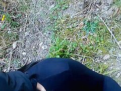 Il Primo Pompino Con Ingoio Che Faccio Uno Sconosciuto Incontrato Mentre Passeggio Nel Bosco