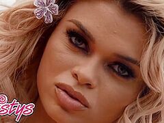 Her Country Beauty Side & Fingers Her Marvelous Snatch With Destiny Cruz