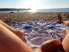 Grosse Envie De Baiser A Plage Publique Nue Il Me Fait Mouiller Mais Trop De Gens Autour De Nous