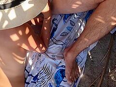 On A Une Grosse Envie De Baiser A Plage Avec Des Gens Partout Ils Nous Regardent