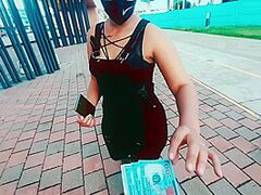 Sexo Por Dinero. Le Doy Dinero A Para Que Me Chupe Mi Polla