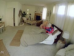 Stepsis Unwraps Stepbro’s Package on Xmas - SpyFam