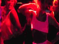 Filles Hot On Se Calme Et On Boit Frais A St Trop