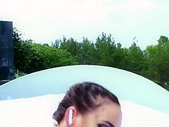 Dupiasta Kocica Oddaje Swoje Zwieracze Do Brutalne