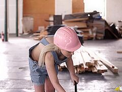 Amy Rose in Sweeping Strokes - DownblouseJerk