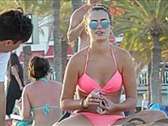 Sexcy sexy bikini chicks at the beach