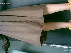 chinese cuties go to shitter.288