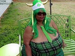 St Patty Day Feeding With Norma Stitz