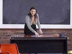 Sophie Parker in Tempting Bumpers - DownblouseJerk