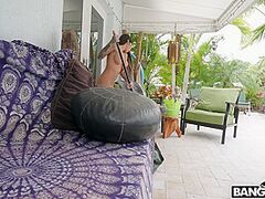 That Babe Knows How To Vertical The Junk