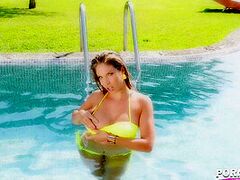 Hawt Sweetheart Bikini Treat - PornWorld