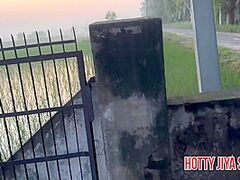 Jamindar Ke Bete Ne Bhabhi Ko Tabadtod Choda Jab Wo Khet Mein Pisaab Kar Rahi Thi