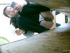 chinese cuties go to shitter.318