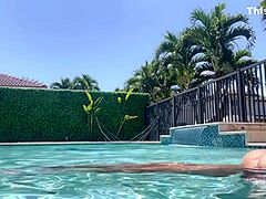 باربي نجد السعوديه عريانه تتمحن في البول/ Sexually Excited Saudi Barbienjd Bare In The Pool