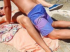 Prise sur la plage au camp naturiste