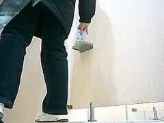 chinese cuties go to crapper.547