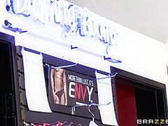 Caught At The Peephole With Jessy Jones, Bonnie Rotten, Gia Dimarco - Brazzers