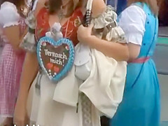Oktoberfest dilettante playgirl flashes butt in public