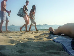 Sexy gals pass by as I jerk off my shlong