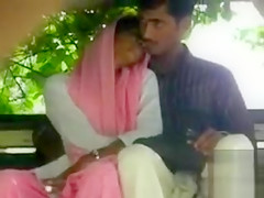 Foxy Desi beauty gives her ally a tugjob in public