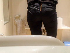 My sister's ally is peeing in our washroom