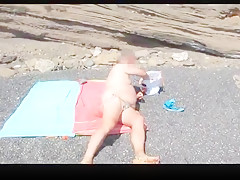 La truie met un string en dentelle pour aller se baigner