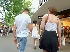 Unintentionally showing girlfriend's wazoo