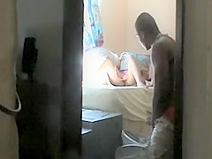 This Babe lets the handyman jack off to her cookie