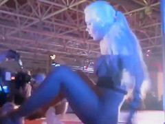 Curvaceous blond performs her mind-blowing dance